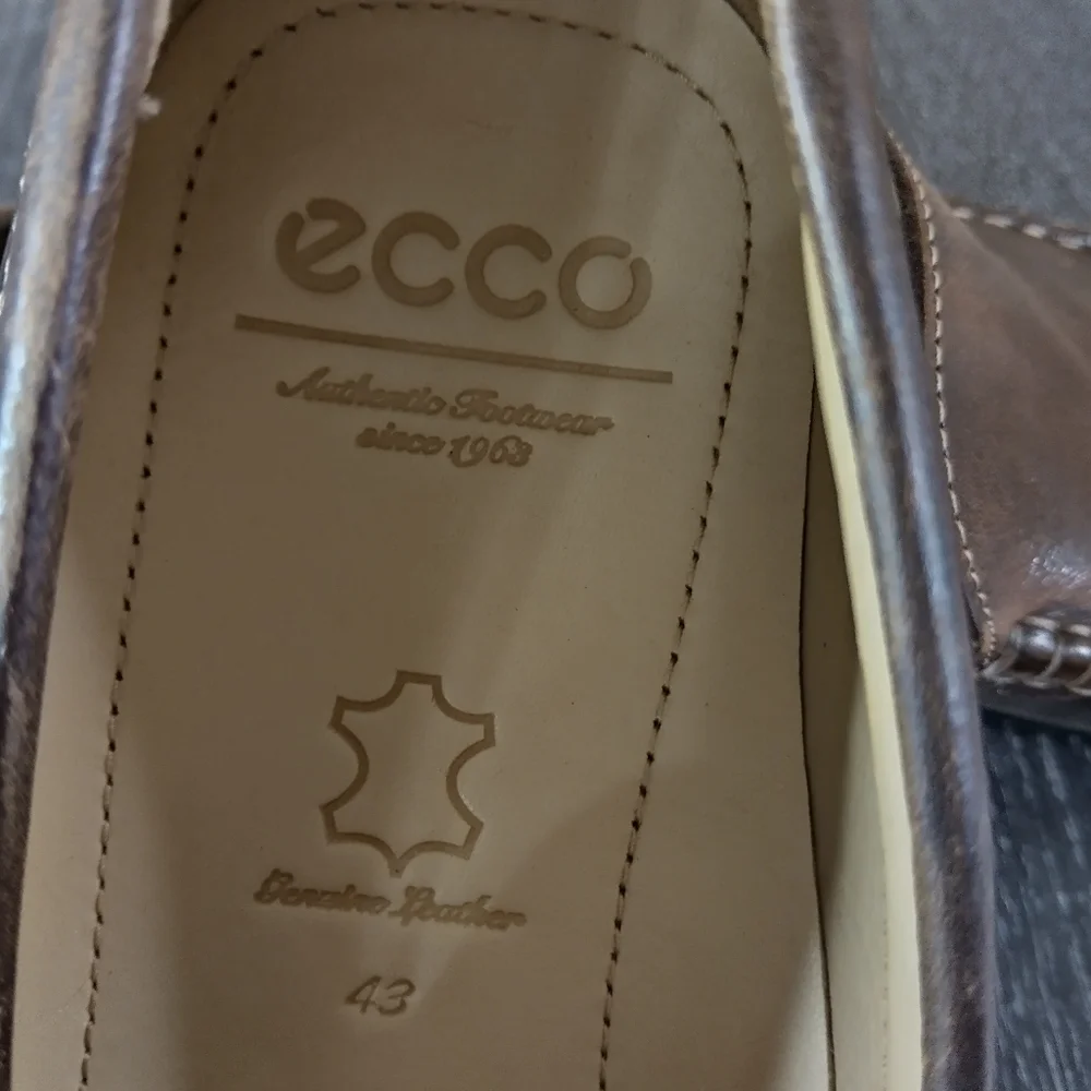 ECCO Classic Moc mens loafer. Size  9.5. Slip ons Leather great condition Brown - Picture 8 of 15